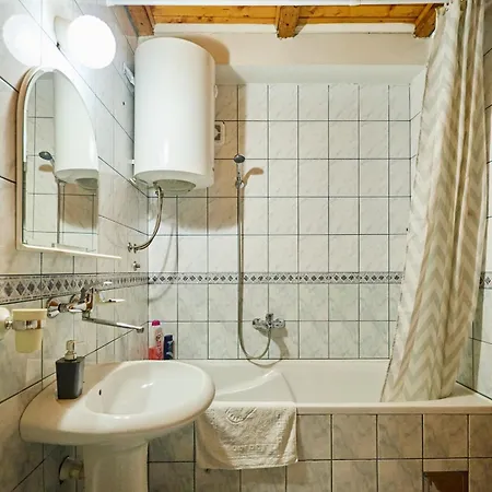 Family&business 100m2 Apt-citycenter, Fair & Park Apartment *