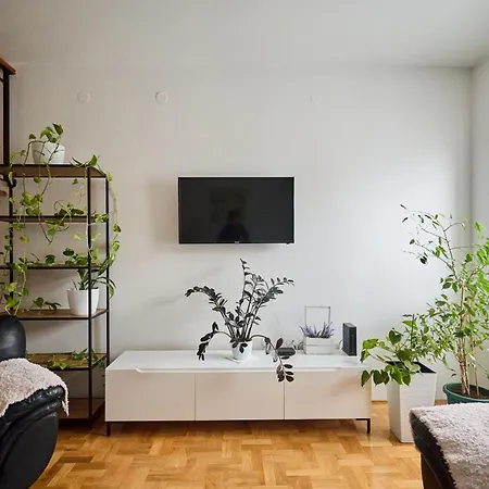 Family&business 100m2 Apt-citycenter, Fair & Park Apartment *